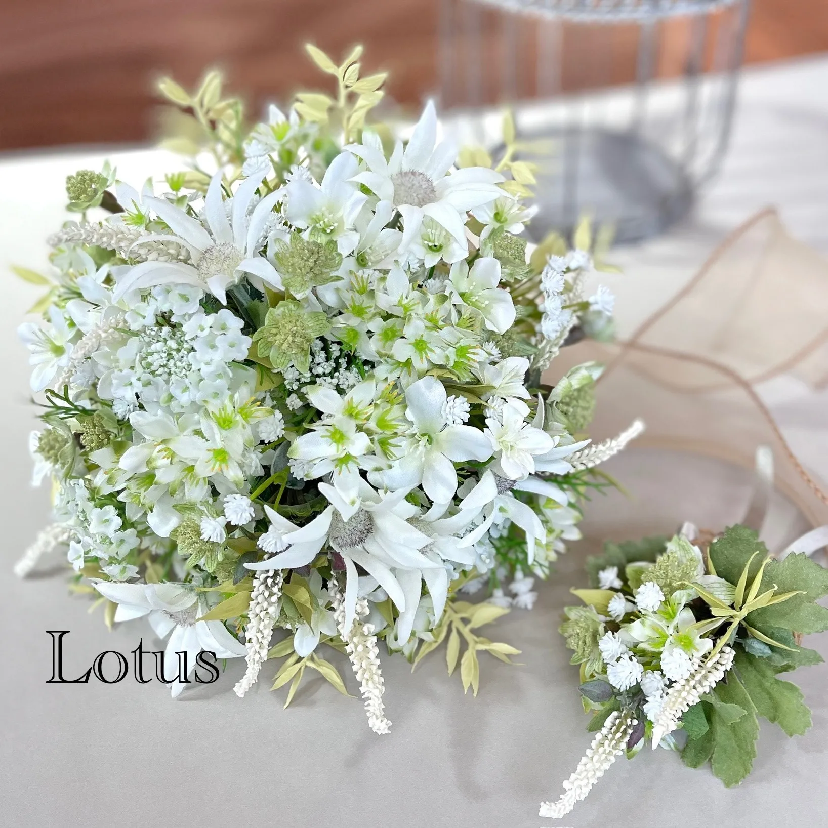 小花とグリーンのMIXブーケ