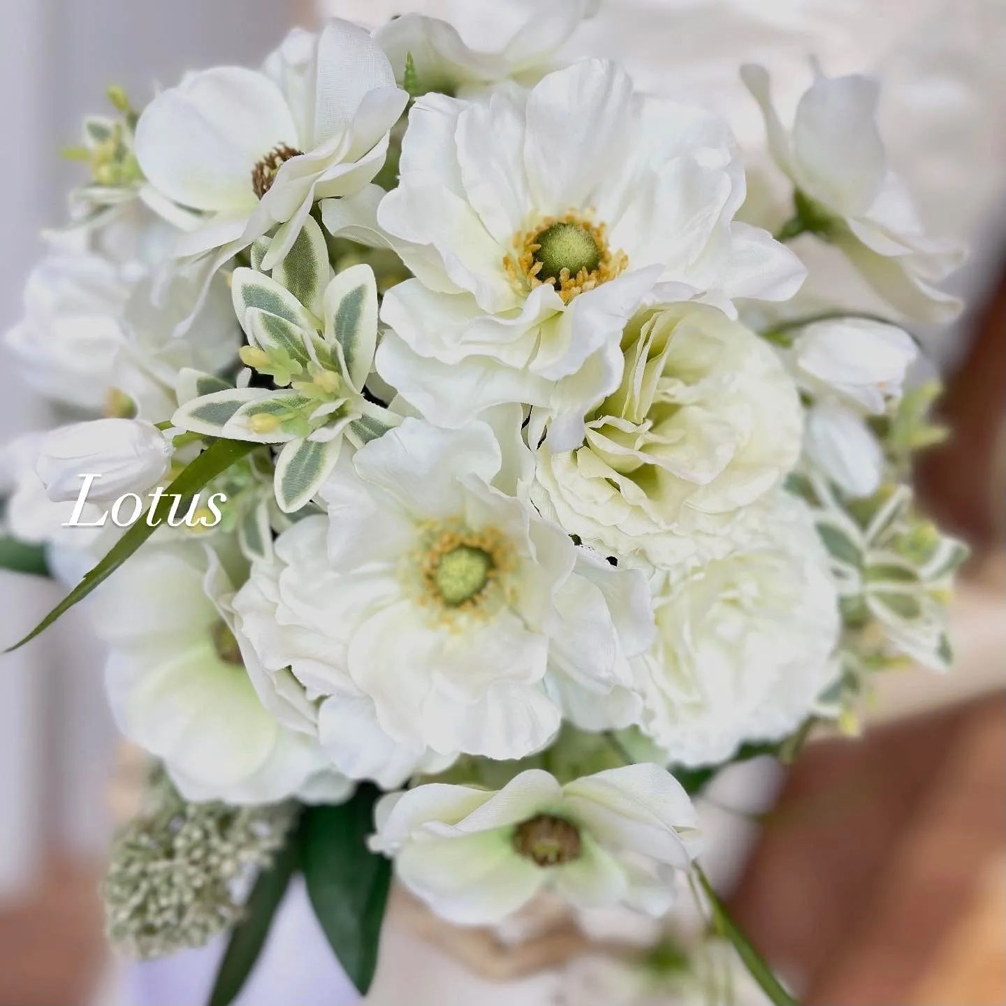 アネモネのラウンドクラッチブーケ