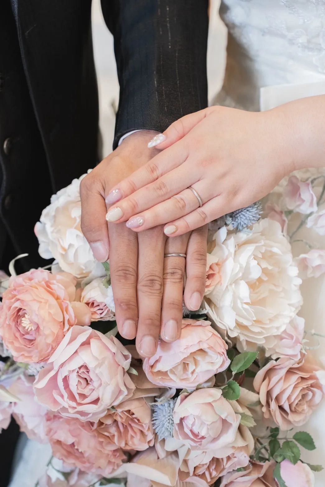 ブラウンベージュ×ピンク　クラッチブーケ