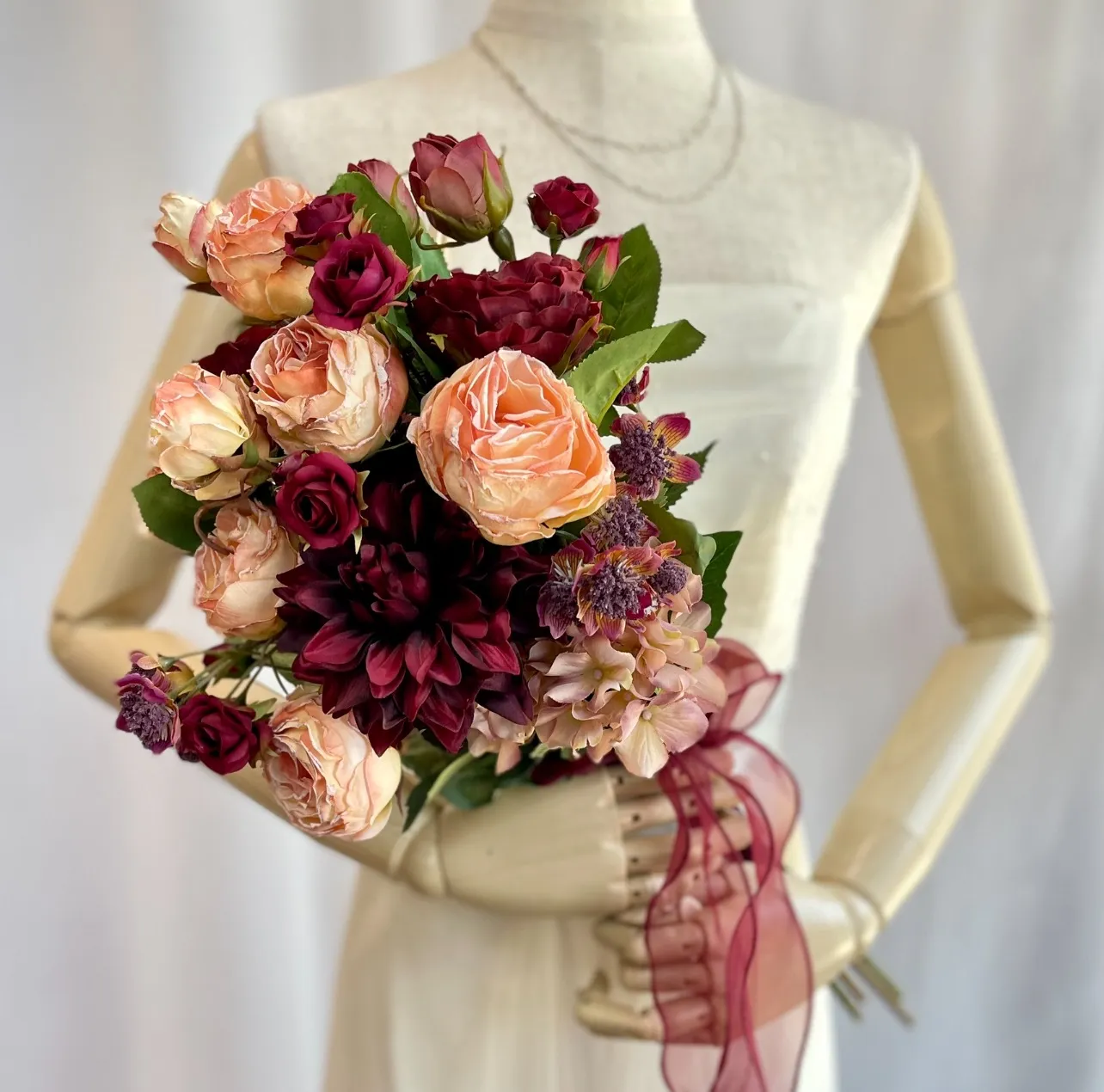 ボルドー×オレンジ　クラッチブーケ