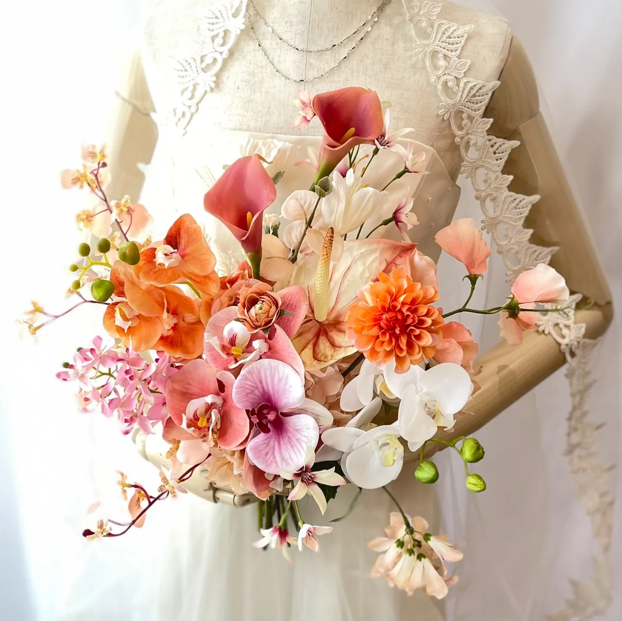 ピンク×オレンジ　クラッチブーケ