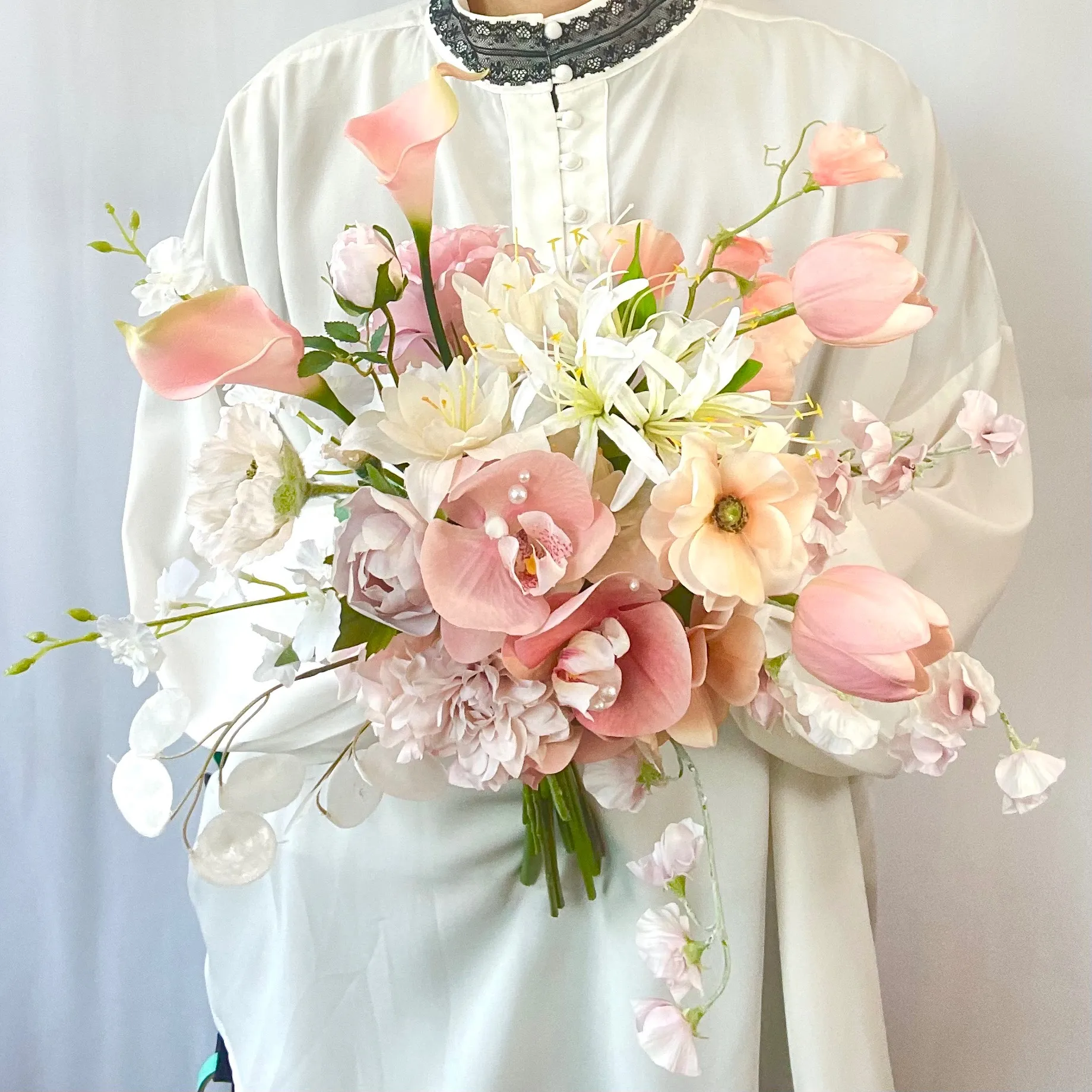 コーラルピンク×ホワイト　クラッチブーケ