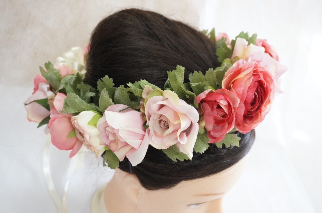 モーブレッド〜ピンク　ラナンキュラスとバラの花冠