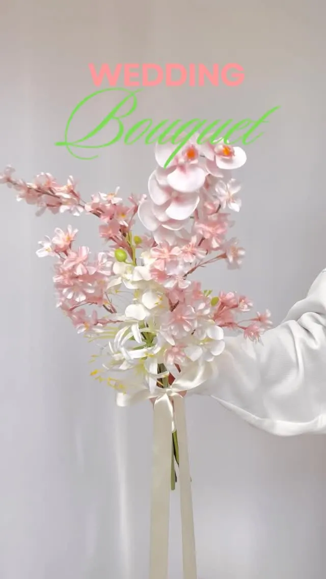 季節を彩る桜と、優雅な胡蝶蘭を組み合わせたアーティフィシャル...